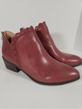 Latigo Scout Scalloped Edge Ankle Bootie w/Zipper Burgundy